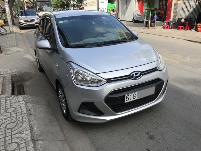 Shop kẹt tiền hàng bán Hyundai I10 số sàn màu bạc 2017 rất mới.