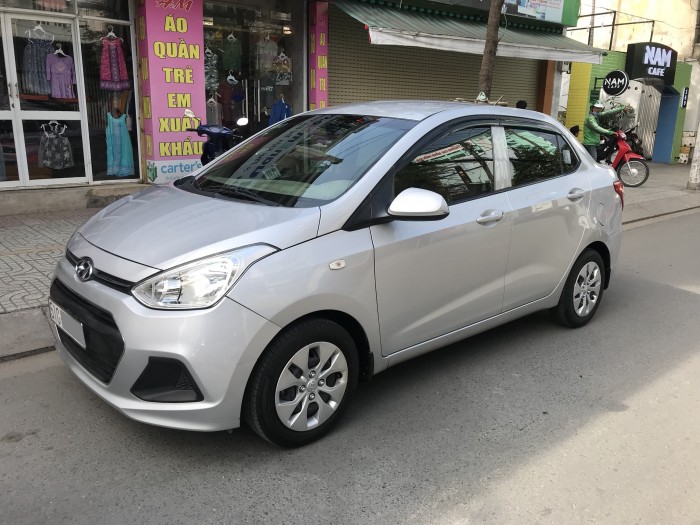 Shop kẹt tiền hàng bán Hyundai I10 số sàn màu bạc 2017 rất mới.