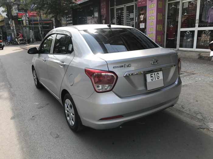 Shop kẹt tiền hàng bán Hyundai I10 số sàn màu bạc 2017 rất mới.