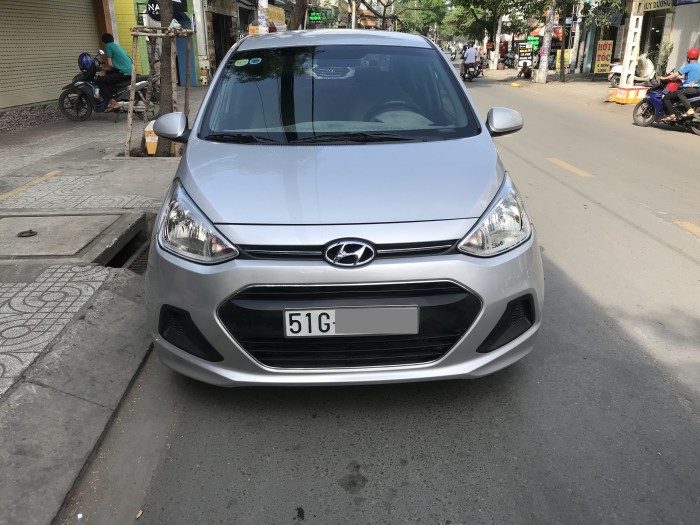Shop kẹt tiền hàng bán Hyundai I10 số sàn màu bạc 2017 rất mới.