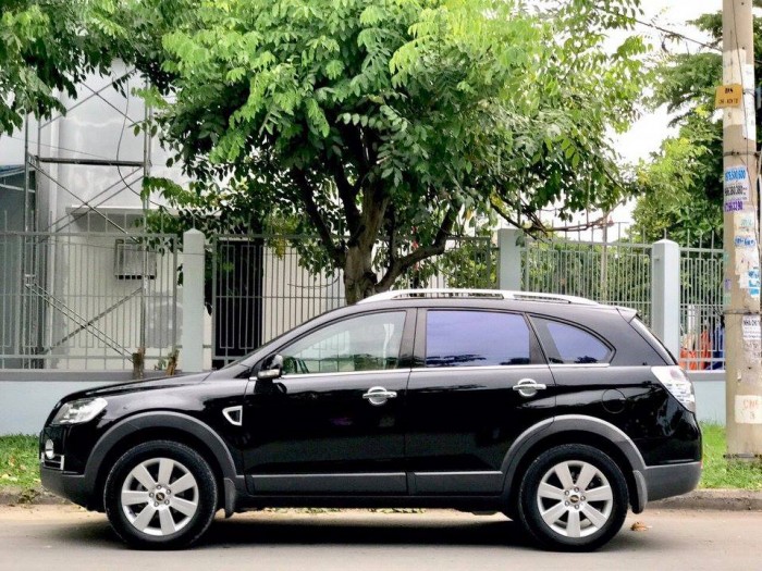 Bán gấp Chevrolet Captiva 2009 số tự động. Xe màu đen