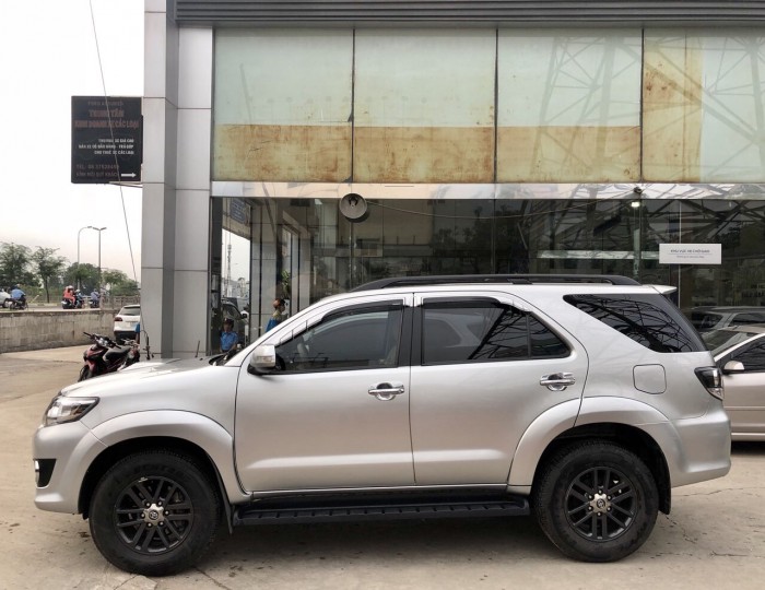 Fortuner 2015, số sàn, máy dầu, xe cá nhân, màu bạc, bảo hành hãng