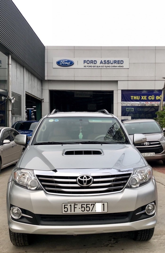 Fortuner 2015, số sàn, máy dầu, xe cá nhân, màu bạc, bảo hành hãng