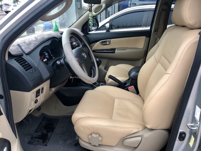 Fortuner 2015, số sàn, máy dầu, xe cá nhân, màu bạc, bảo hành hãng