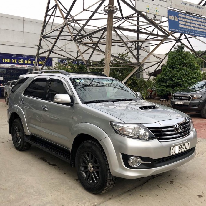 Fortuner 2015, số sàn, máy dầu, xe cá nhân, màu bạc, bảo hành hãng
