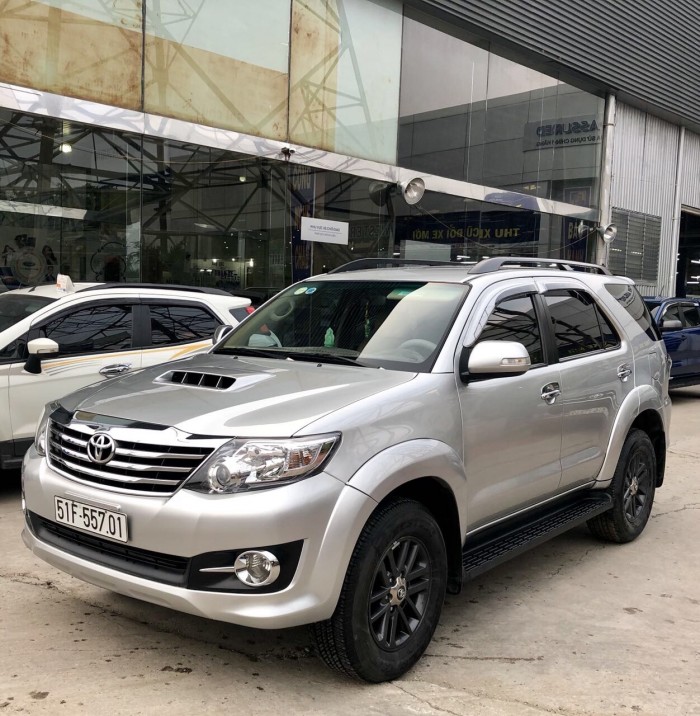 Fortuner 2015, số sàn, máy dầu, xe cá nhân, màu bạc, bảo hành hãng