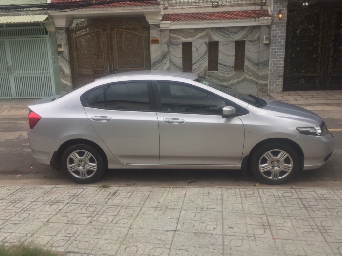 Bán xe Honda City 1.5MT màu bạc