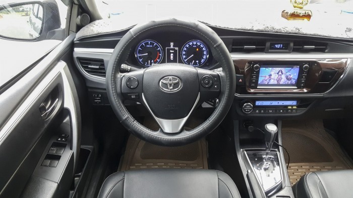 Toyota Corolla altis 1.8G AT mode 2017 màu bạc