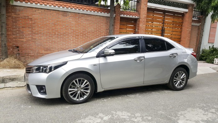 Toyota Corolla altis 1.8G AT mode 2017 màu bạc