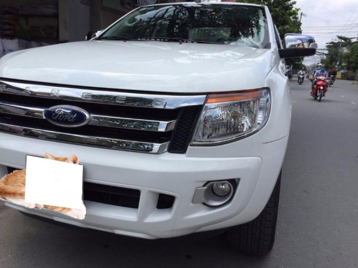 Bán xe Ford Ranger XLT 2014  màu trắng. Xe số sàn