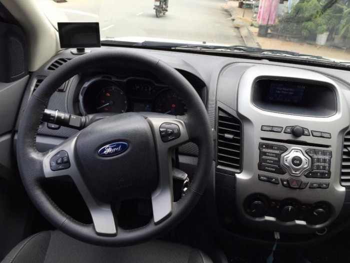 Bán xe Ford Ranger XLT 2014  màu trắng. Xe số sàn