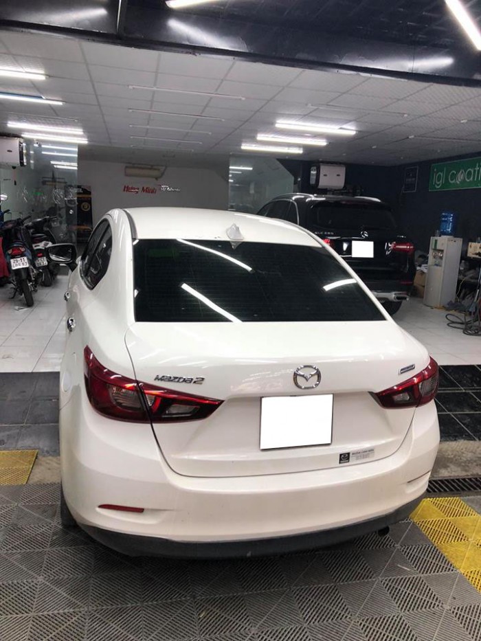 Cần tiền bán gấp Mazda 2 2016 số tự động . Xe màu trắng