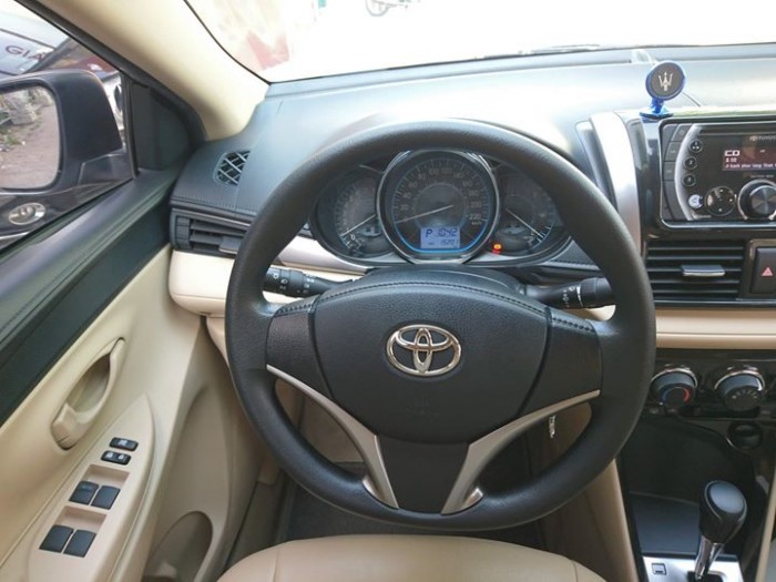 Cần bán Toyota Vios E 2016 máy mới .Xe số tự động,màu bạc