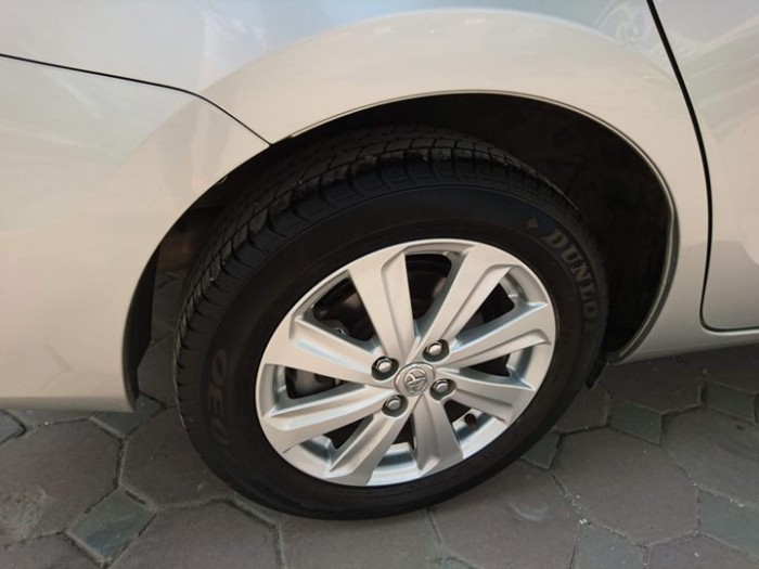 Cần bán Toyota Vios E 2016 máy mới .Xe số tự động,màu bạc