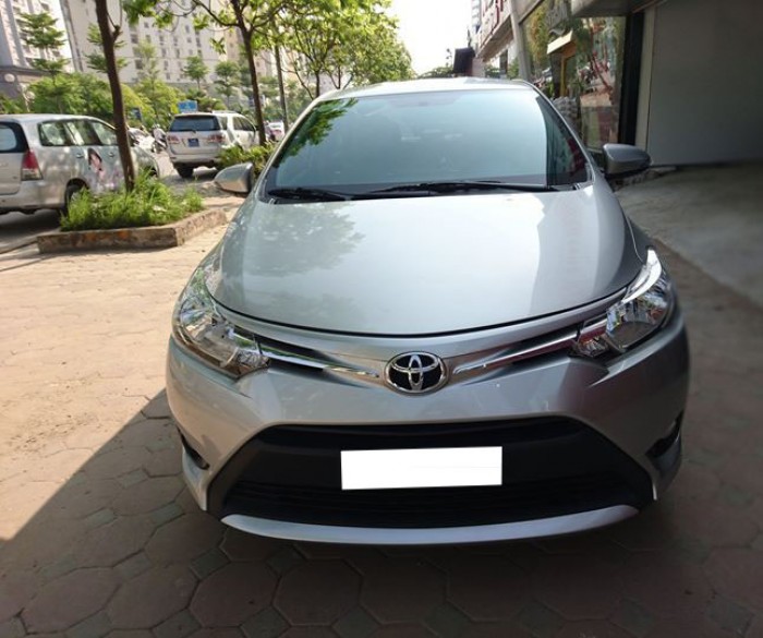 Cần bán Toyota Vios E 2016 máy mới .Xe số tự động,màu bạc