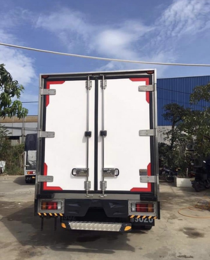 Báo Giá Xe Tải Isuzu 1950kg, Isuzu DKR 270 chỉ cần 150 triệu có xe ngay