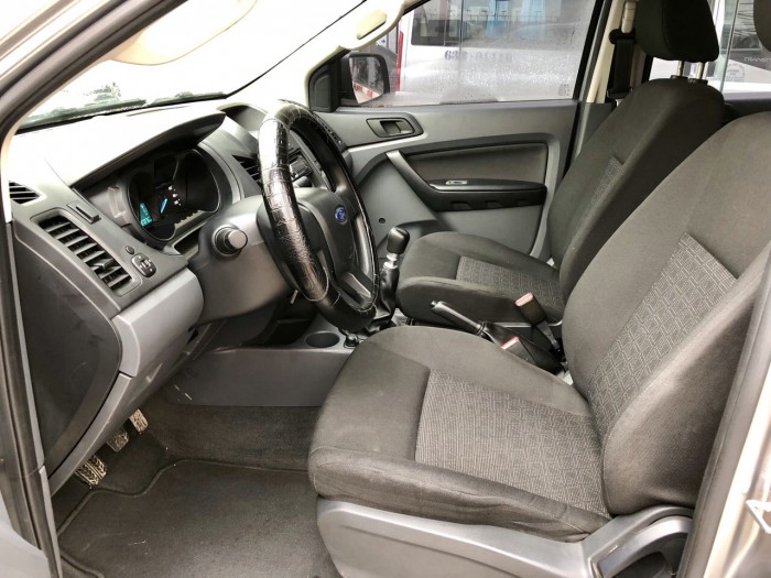 Bán Ford Ranger 4x4MT sx 2015 màu bạc