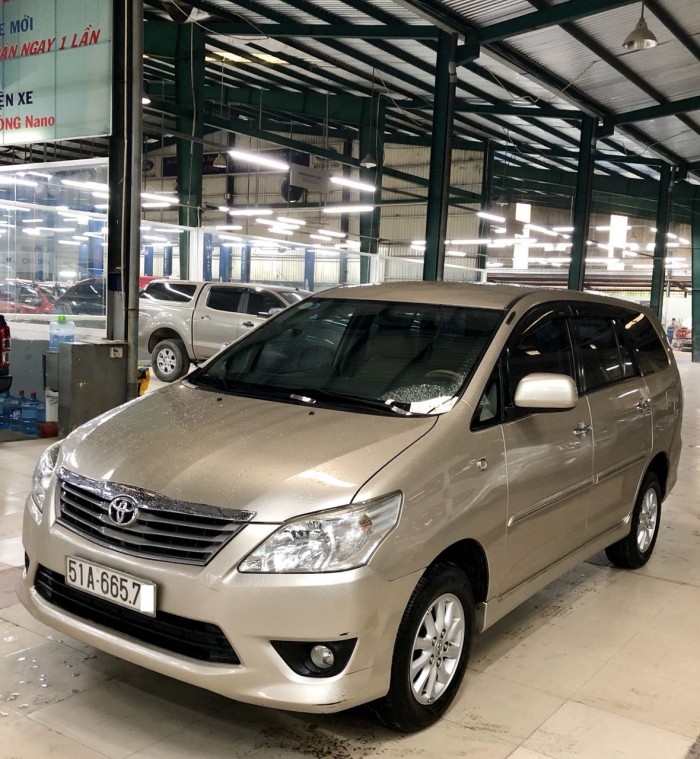 Innova 2013, số tự động, xe gia đình, màu ghi vàng