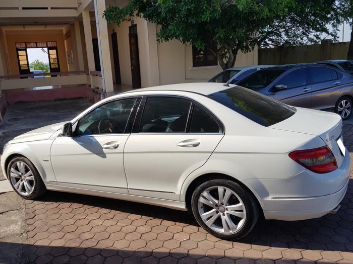 Cần bán gấp Mercedes C200 2008. Xe nữ sài kỹ