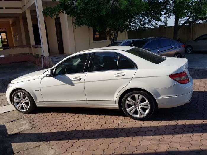 Cần bán gấp Mercedes C200 2008. Xe nữ sài kỹ