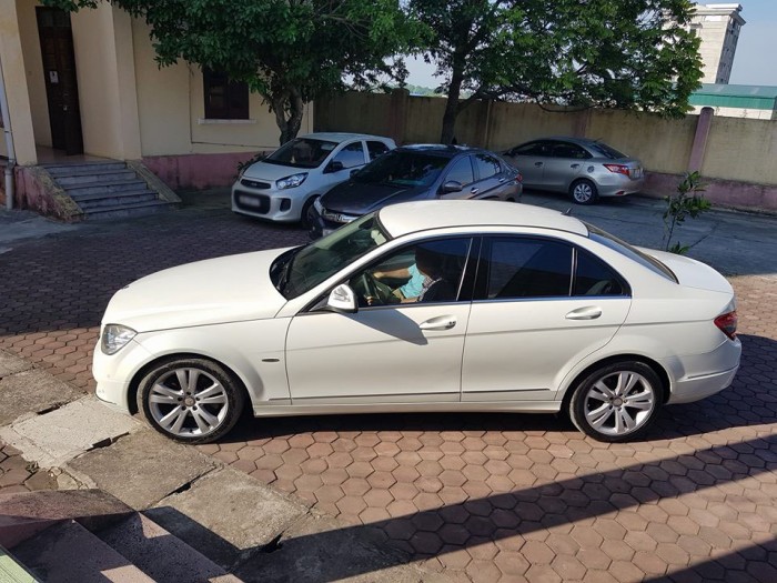 Cần bán gấp Mercedes C200 2008. Xe nữ sài kỹ