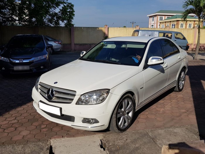 Cần bán gấp Mercedes C200 2008. Xe nữ sài kỹ