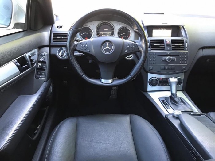 Cần bán gấp Mercedes C200 2008. Xe nữ sài kỹ