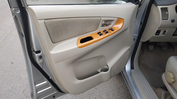 Bán gấp Toyota Innova 2009 số sàn. Xe bản G xịn