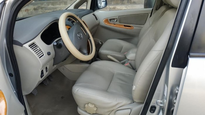 Bán gấp Toyota Innova 2009 số sàn. Xe bản G xịn