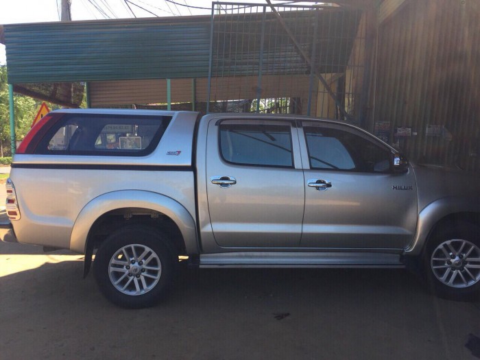 Bán xe Toyota Hilux 2.5mt máy dầu 2013 một cầu, xe màu bạc