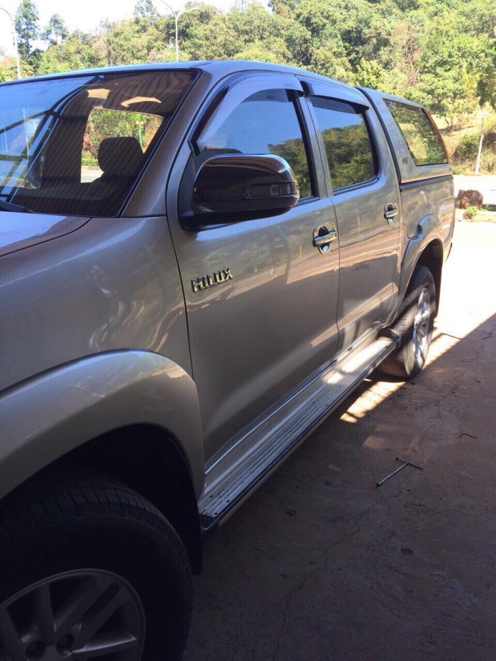 Bán xe Toyota Hilux 2.5mt máy dầu 2013 một cầu, xe màu bạc
