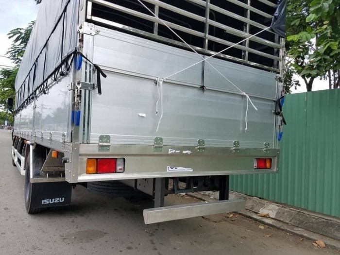 ISUZU 8 TẤN THÙNG MUI BẠT DÀI 8.1m  TRẢ GÓP