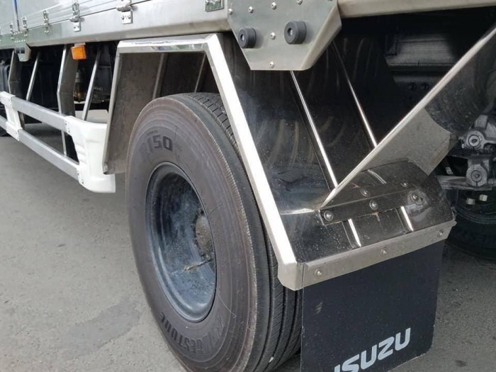 ISUZU 8 TẤN THÙNG MUI BẠT DÀI 8.1m  TRẢ GÓP