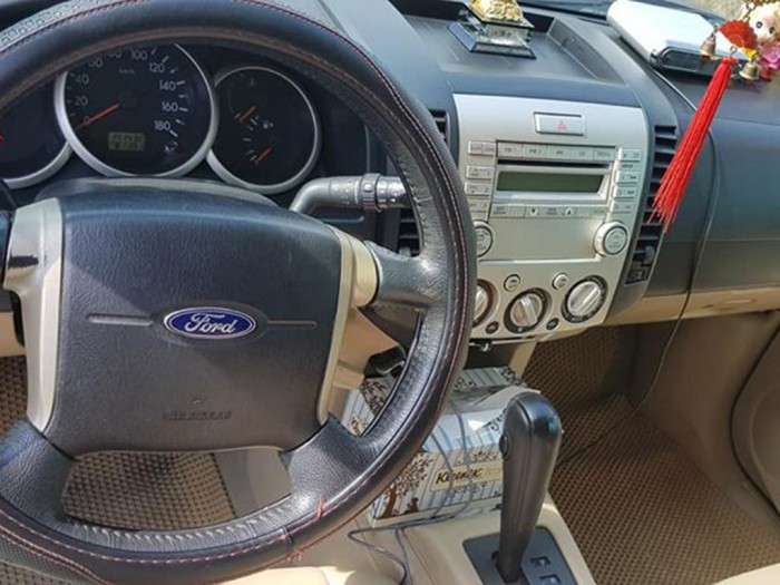 Bán Ford Everest Xám 2012 tự động máy dầu đi cực kỳ đẹp nha.