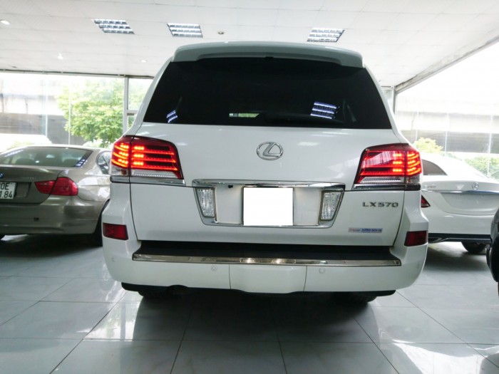 Lexus LX570 model 2013 màu trắng bản xuất mỹ