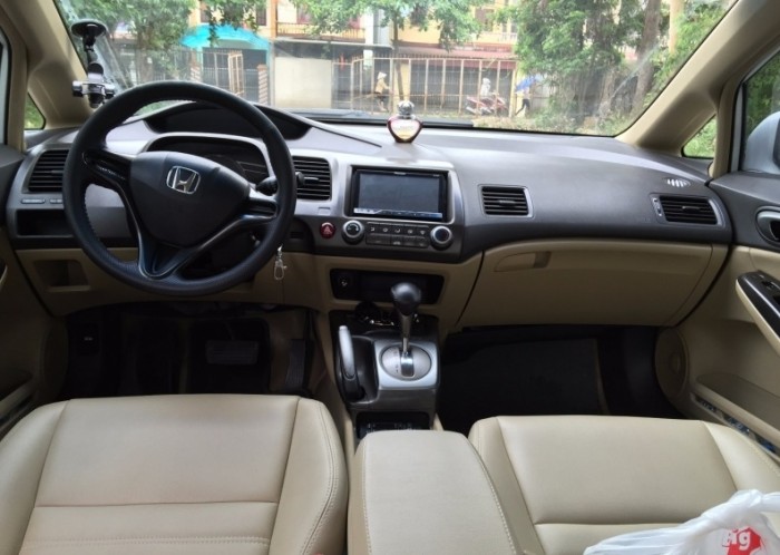 Cần bán xe Honda Civic 1.8at 2007 màu trắng zin như xe kiểng
