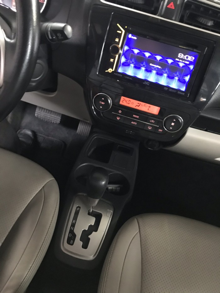 Bán Mitsubishi Attrage 1.2AT màu trắng số tự động nhập Thái Lan 2014 biển Sài Gòn đi 68000km
