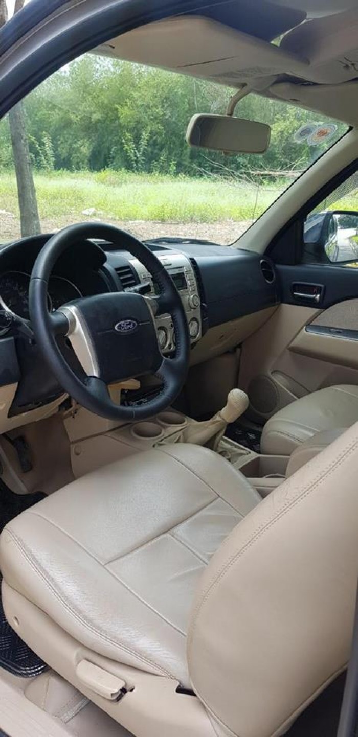 Bán gấp Ford Everest 2007 màu vàng đồng