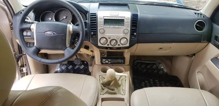 Bán gấp Ford Everest 2007 màu vàng đồng