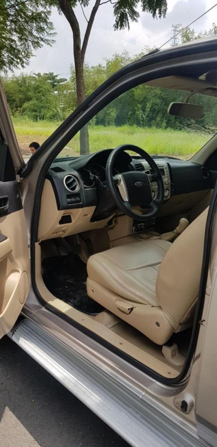 Bán gấp Ford Everest 2007 màu vàng đồng