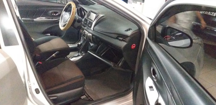 Bán xe Yaris 1.3G sx 2016 màu bạc, chạy lướt 7.100 km