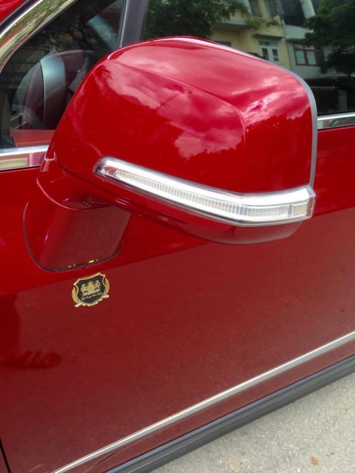 Cần bán gấp Chevrolet Orlando 2015 màu đỏ mận
