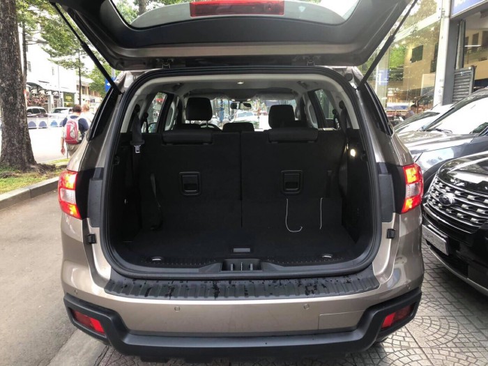 Ford Everest Ambiente 2019 số tự động, trả trước 200 triệu giao xe ngay tại Ford Gia Định