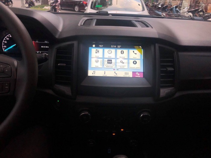 Ford Everest Ambiente 2019 số tự động, trả trước 200 triệu giao xe ngay tại Ford Gia Định
