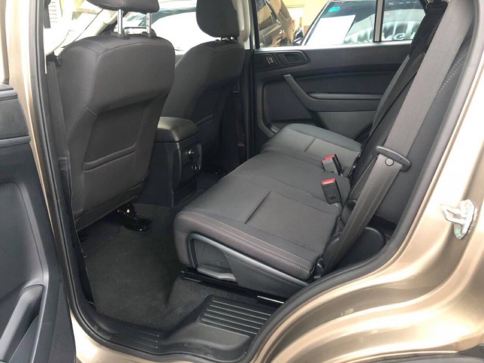 Ford Everest Ambiente 2019 số tự động, trả trước 200 triệu giao xe ngay tại Ford Gia Định
