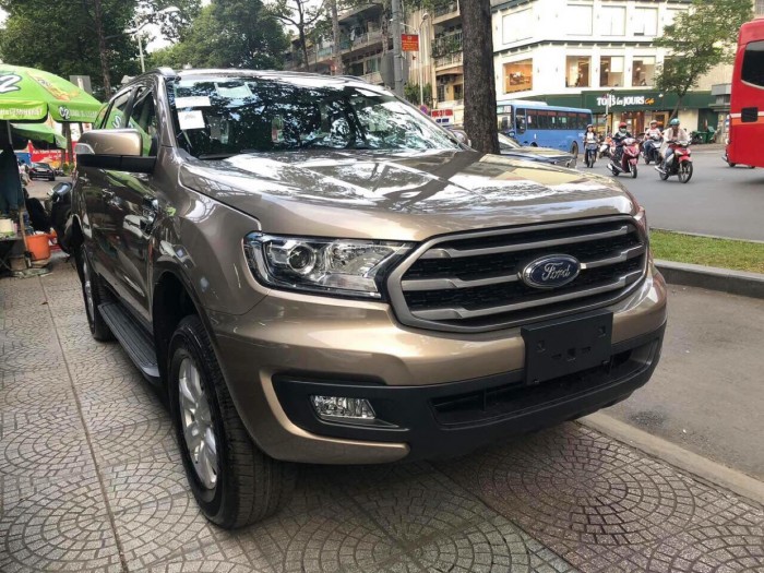 Ford Everest Ambiente 2019 số tự động, trả trước 200 triệu giao xe ngay tại Ford Gia Định