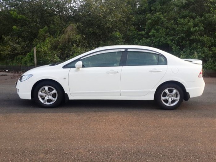 Bán Honda Civic 2008 tự động 1.8 màu trắng long lanh đẹp.