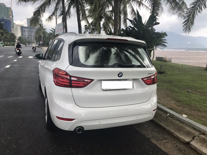 BMW 218i 07 chỗ màu trắng/đen, sản xuất 2016 đăng ký chính chủ 2016
