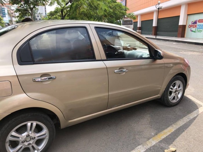 Cần bán Chevrolet Aveo đời 2017 bản LT,số sàn màu vàng cát