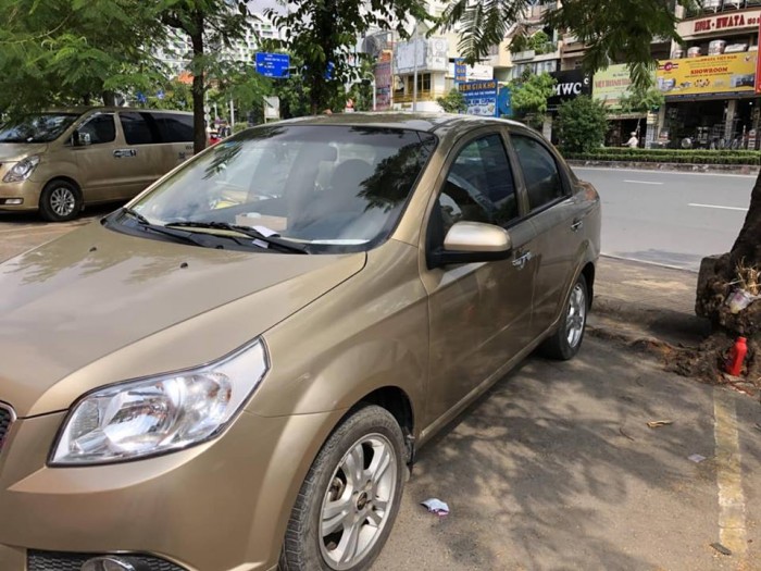 Cần bán Chevrolet Aveo đời 2017 bản LT,số sàn màu vàng cát